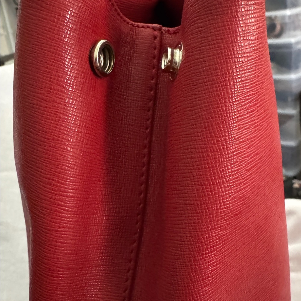 LAST CHANCE Furla Red Tote Bag with Saffiano Leather Finish - Picture 3 of 7